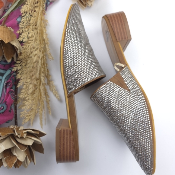 🔴 Bisou Bisou Elegant Silver Women's Mules Sz 7 - Picture 9 of 10